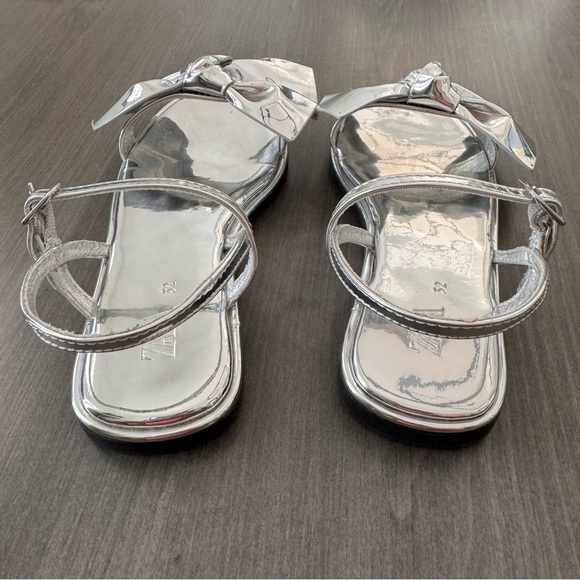 Zara kids girls mirrored bow sandals shiny silver size 32 or US 1 - Picture 6 of 11